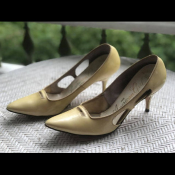 Vintage Patent Yellow Pumps - Picture 1 of 2